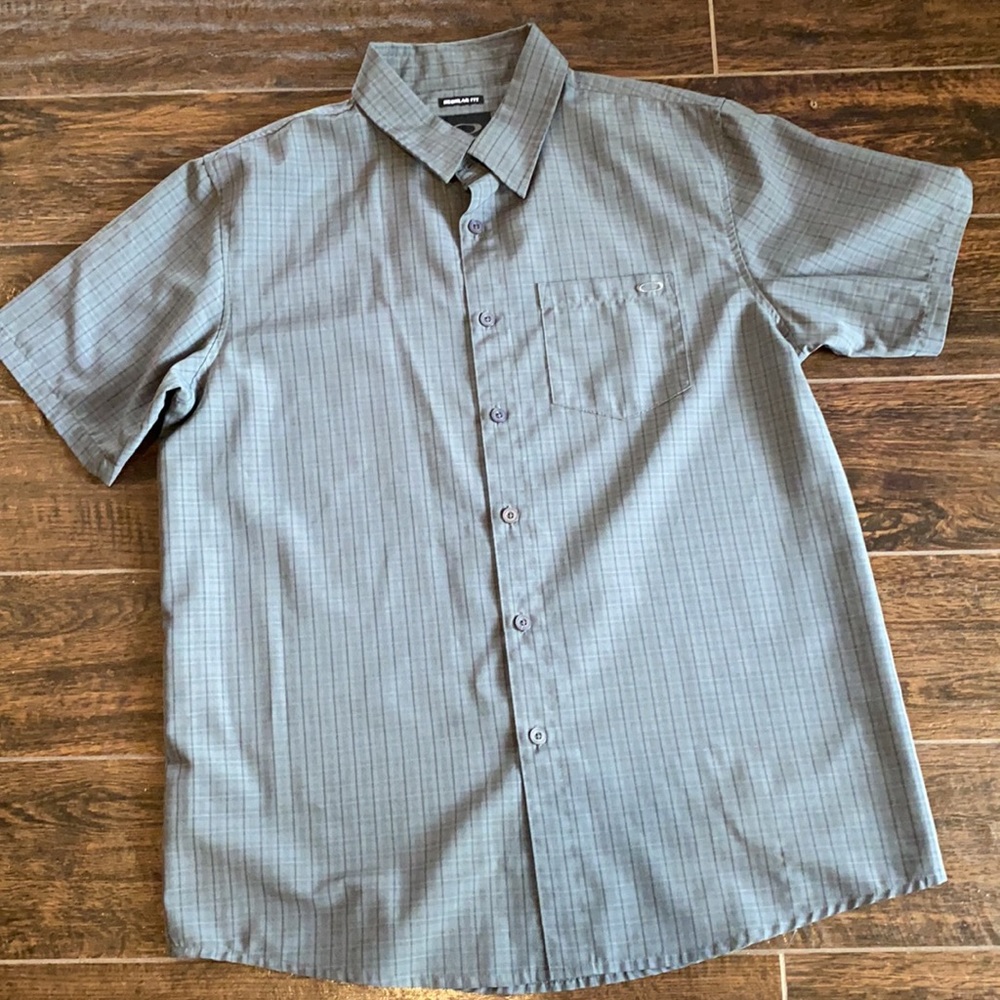 Oakley short sleeve button down men’s shirt
